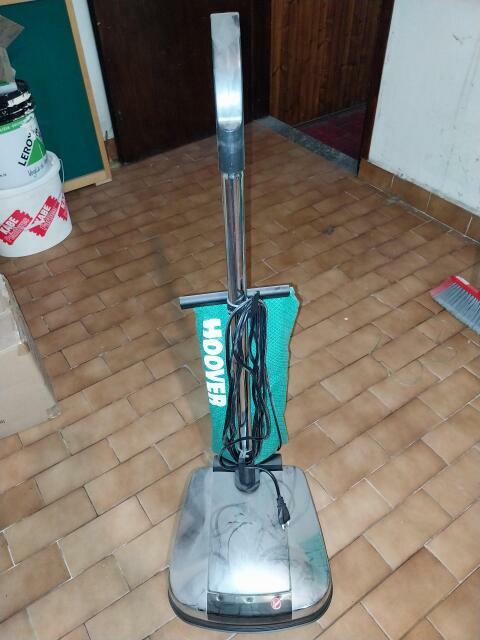 una lucidatrice marca Hoover