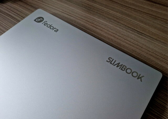 Slimbook body with engraved Fedora logo.