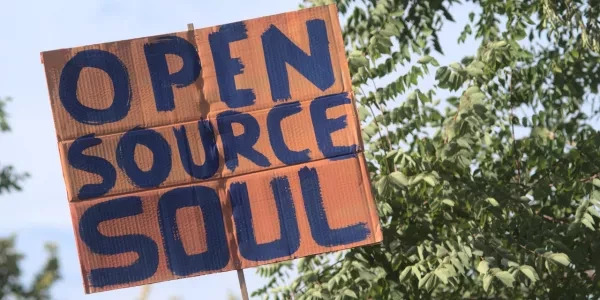 Ein Demoplakat mit der Aufschrift "Open Source Soul"