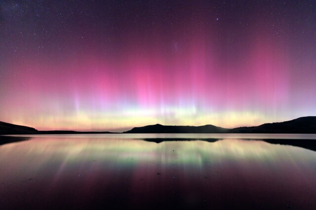 A picture of the aurora australis showing beautiful colours from Hoopers Inlet