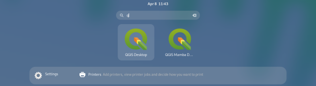 Two qgis icons showing in the Gnome shell, default QGIS Desktop from copr and QGIS Mamba desktop installed using mambaforge.