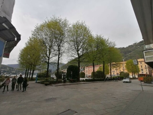 Piazza Cavour ripresa più o meno dalla stessa angolazione da cui era stata realizzata l'opera ottocentesca 