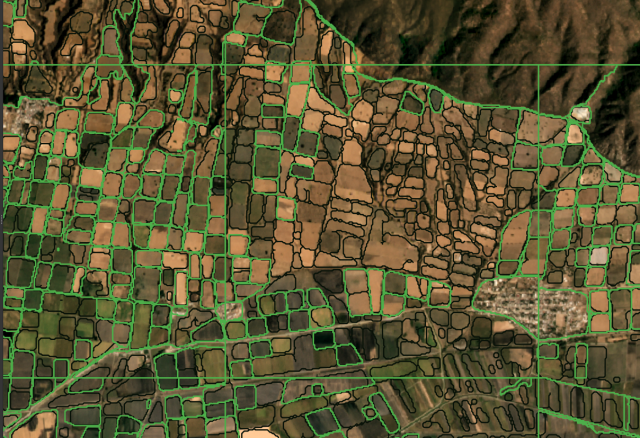 comparing results from two AI segmentations models over and agricultural area of Jalisco over satellite imagery.
