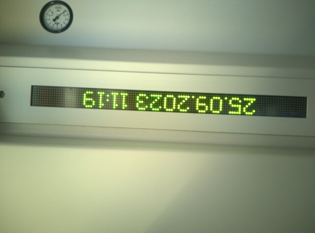 Uhrzeit im Zug sagt: 11:19. Tatsaechliche Uhrzeit war 11:25. Lustigerweise ist die Uhr um 11:29 auf 11:29 gesprungen. Softwarefehler, kann man nichts machen.