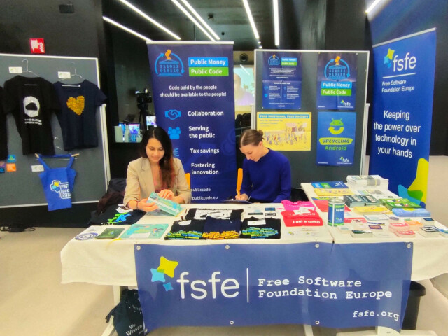 FSFE Staff at the FSFE booth during SFSCON 2022