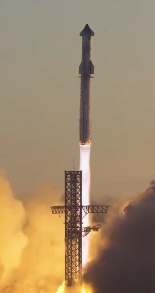 IT: Foto del decollo della Starship IFT-2, del 18 Novembre 2023.

EN: Liftoff photo of Starship IFT-2, on November 18th, 2023.