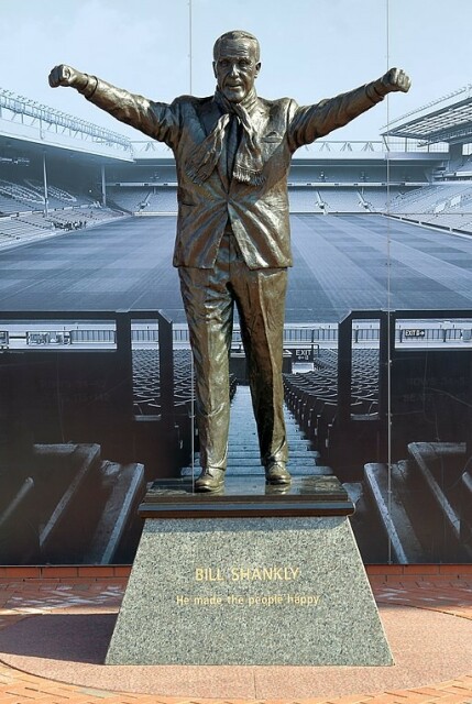 La statua di Bill Shankly ad 
Anfield, lo stadio del Liverpool
BILL SHANKLY
He made the peopleh appy