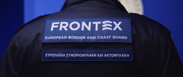 Agente di Frontex in uniforme