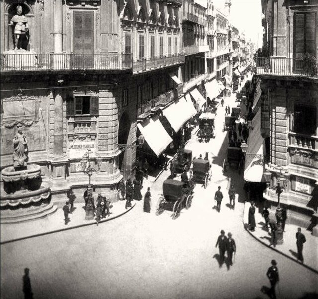 Palermo di un tempo, ai Quattro Canti di Città Corso Vittorio Emanuele, verso Porta Felice