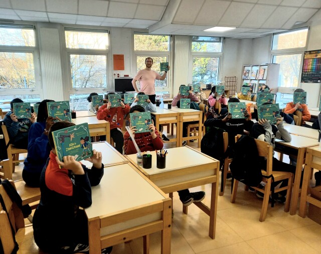 A classroom with kids reading Ada and Zangemann