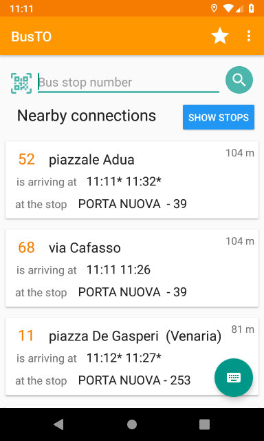 Screenshot dell'applicazione libera chiamata Libre BusTO e disponibile su F-Droid. L'interfaccia mostrata è molto semplice e consiste in un campo di ricerca per il numero della fermata, un pulsante per scansionare l'eventuale QR code della fermata, un pulsante per mostrare le fermate vicine grazie al GPS, e nell'elenco, si vede la linea 52 con destinazione Piazzale Adua, linea 68 verso via Cafasso, e linea 11 verso Piazza De Gasperi (Venaria). La toolbar in alto dice semplicemente "BusTo" con un delizioso colore arancione acceso. L'ora indicata è 11 ore e 11 minuti, probabilmente per indicare altri 11 anni di sviluppo, o qualcosa del genere. lol
