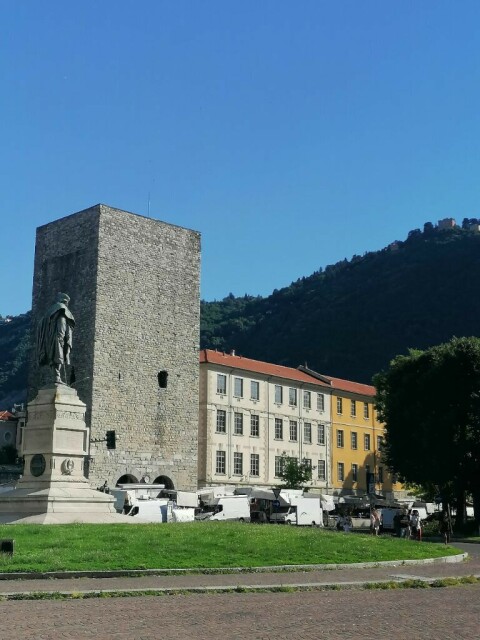 Porta Torre e piazza Vittoria, foto mia di stamattina a Como.